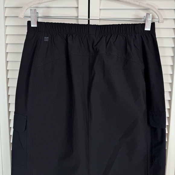 Title Nine Limitless Cargo Midi Black Skirt Outdoor Travel Size Medium - Picture 6 of 11